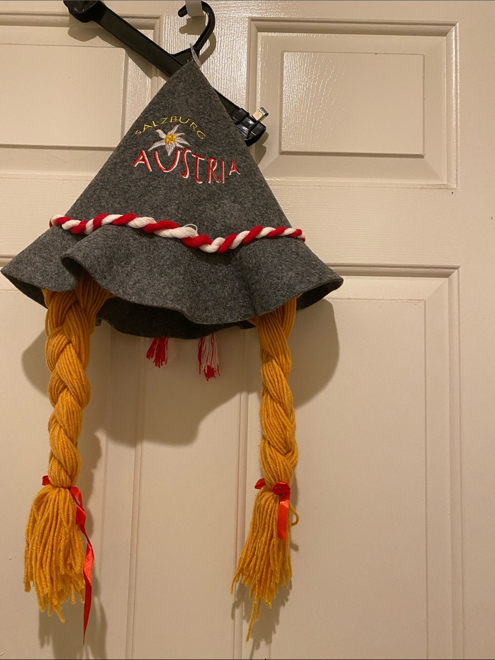 Kids Felt Hat with Yellow Braids -